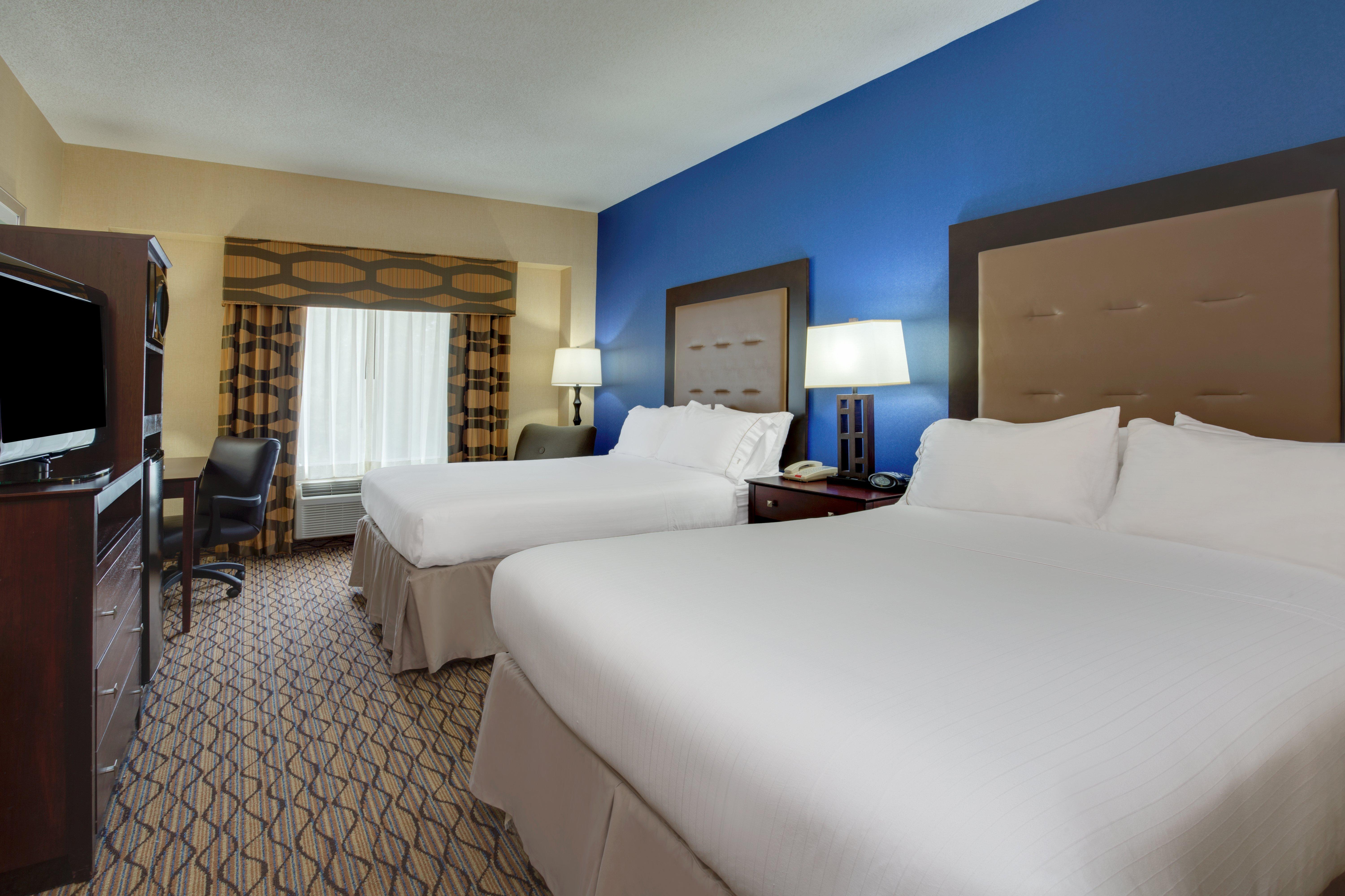Holiday Inn Express Tower Center New Brunswick By Ihg Іст-Брансвік Екстер'єр фото