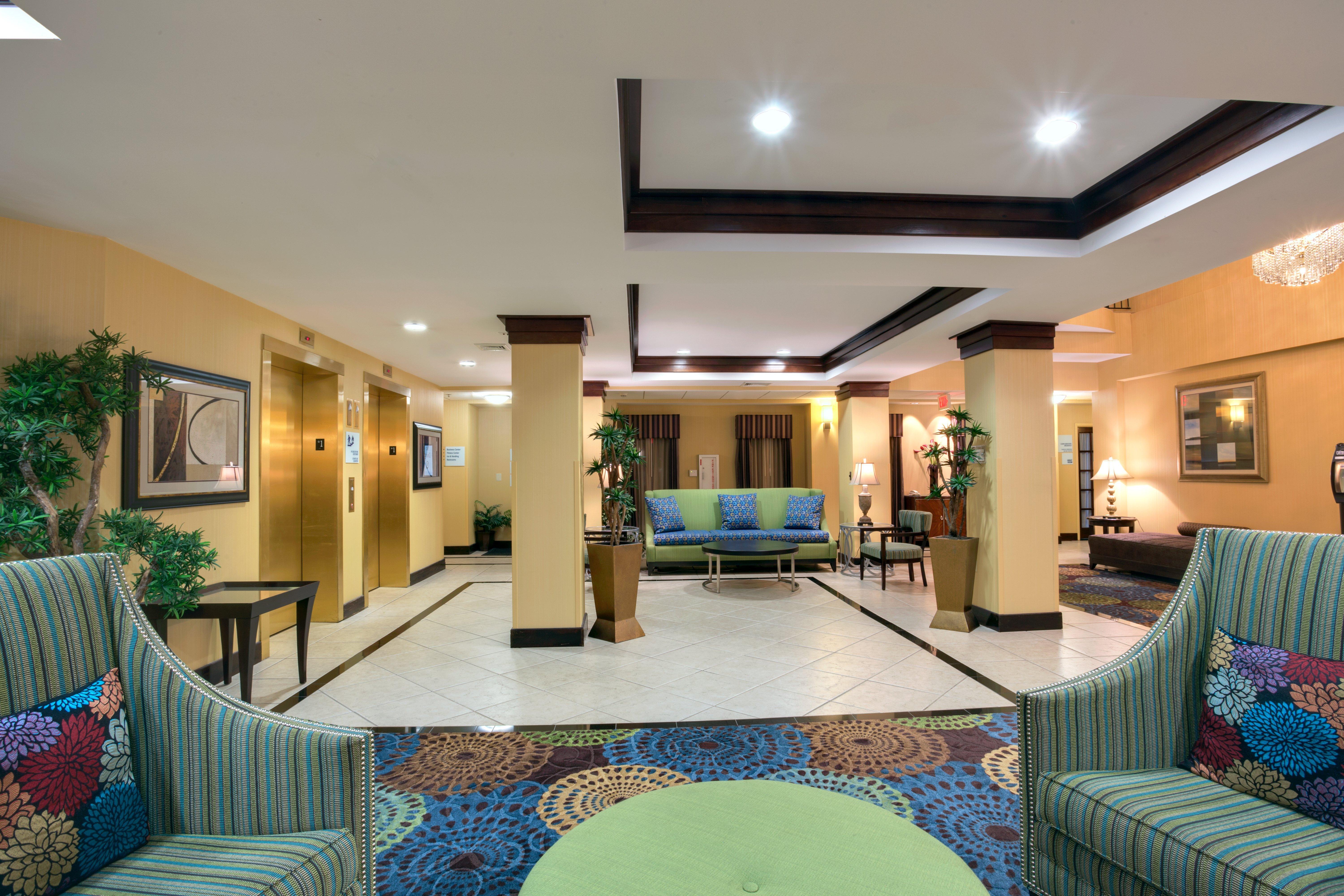 Holiday Inn Express Tower Center New Brunswick By Ihg Іст-Брансвік Екстер'єр фото