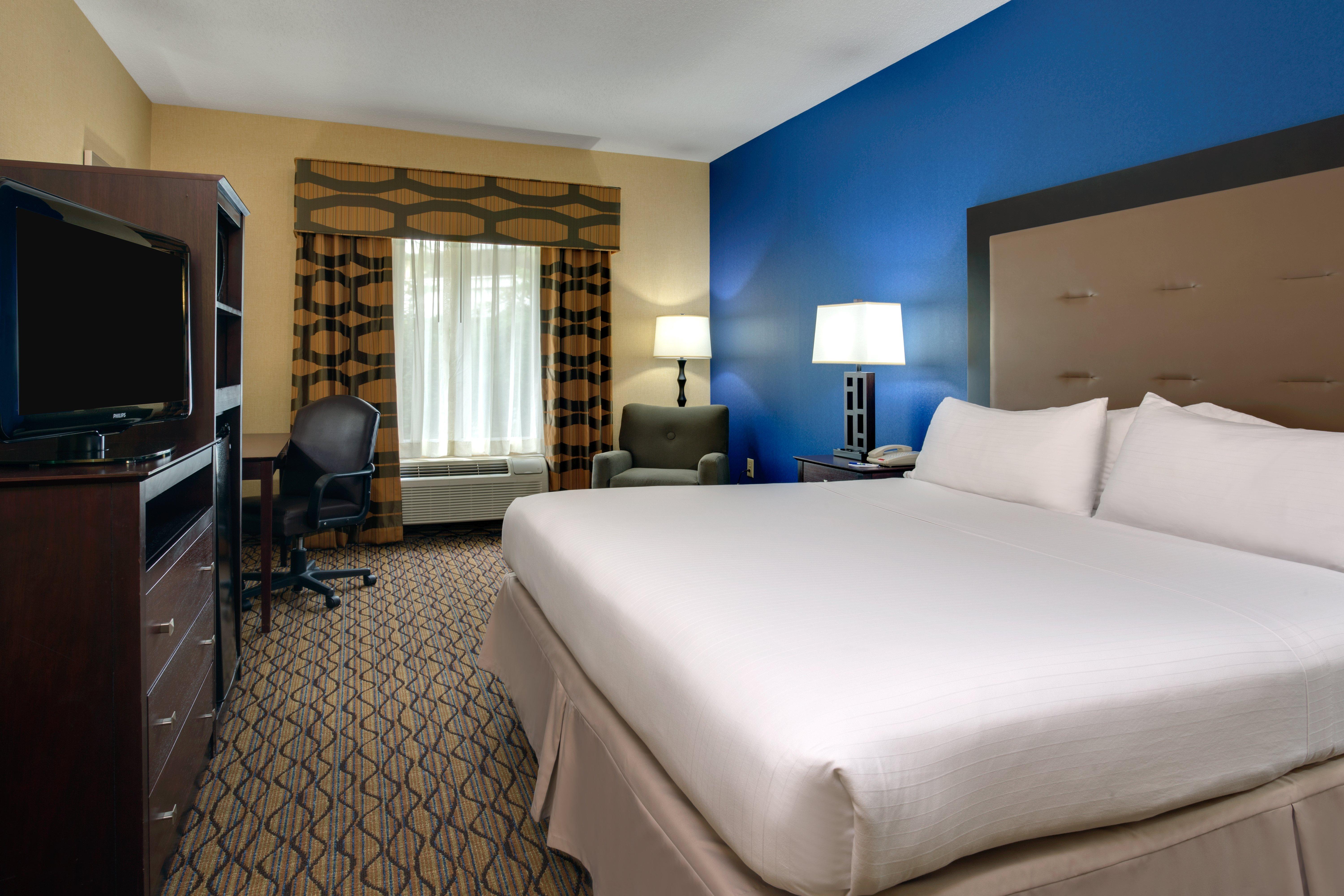 Holiday Inn Express Tower Center New Brunswick By Ihg Іст-Брансвік Екстер'єр фото