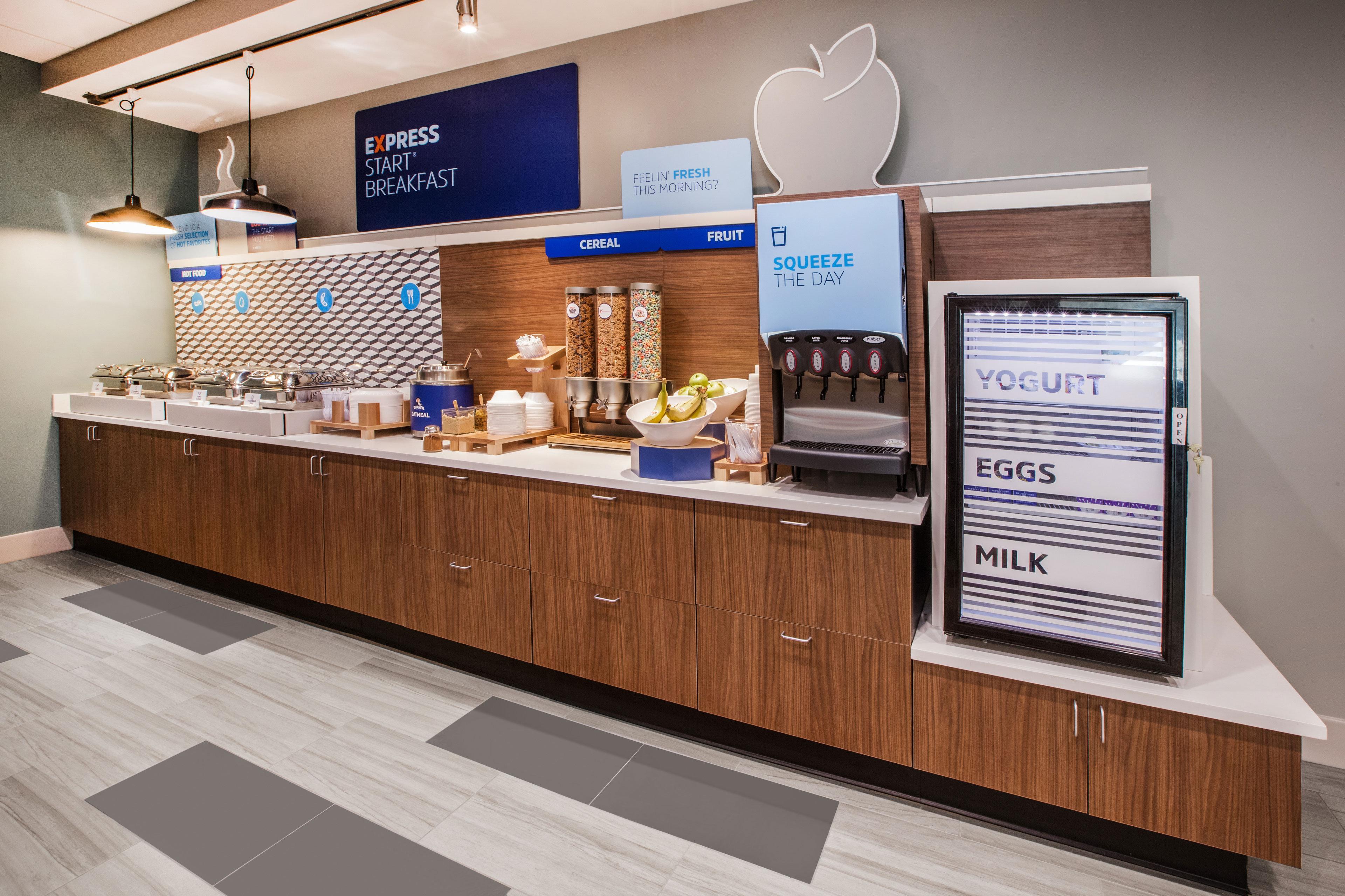 Holiday Inn Express Tower Center New Brunswick By Ihg Іст-Брансвік Екстер'єр фото
