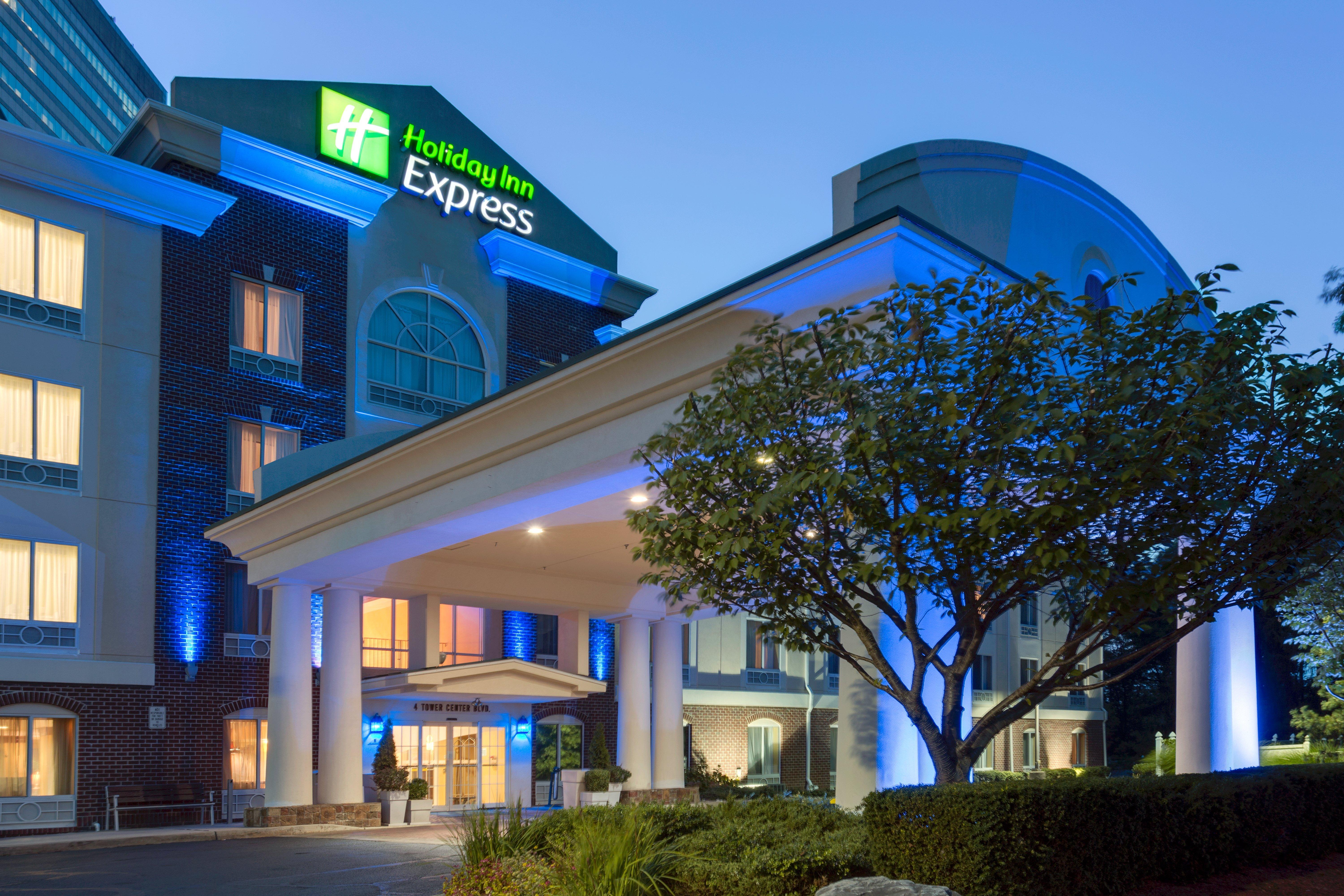 Holiday Inn Express Tower Center New Brunswick By Ihg Іст-Брансвік Екстер'єр фото