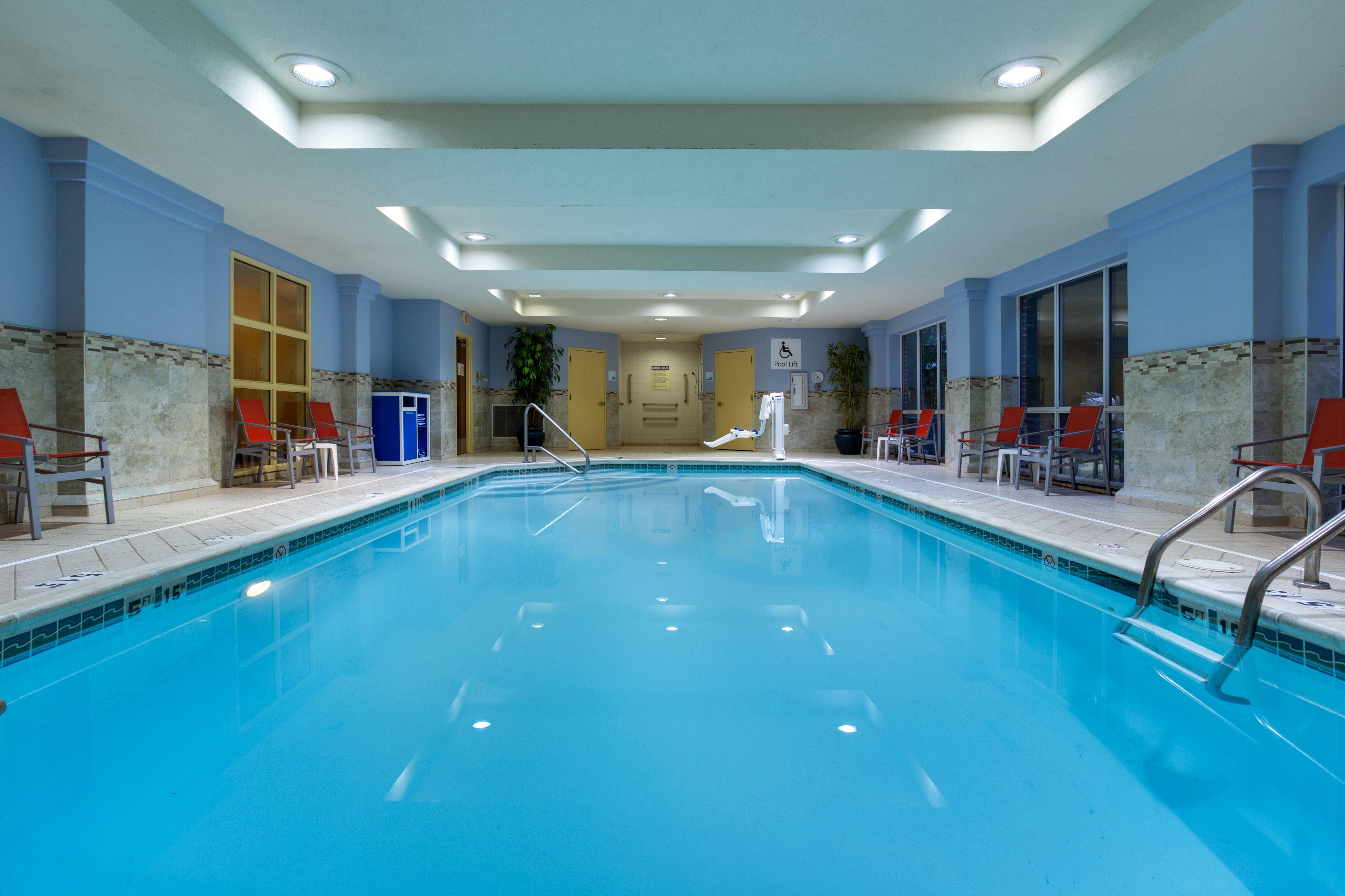 Holiday Inn Express Tower Center New Brunswick By Ihg Іст-Брансвік Екстер'єр фото