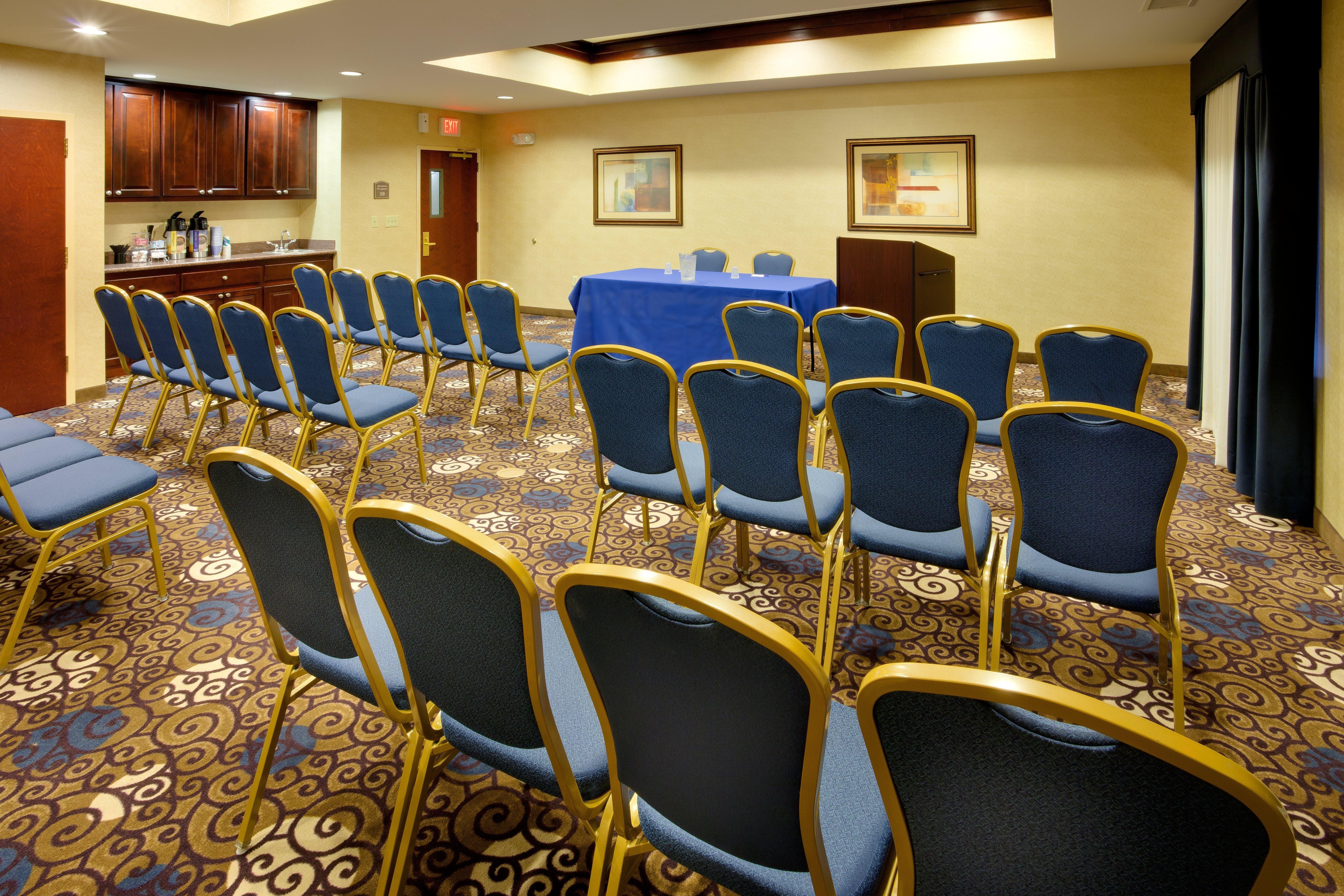 Holiday Inn Express Tower Center New Brunswick By Ihg Іст-Брансвік Екстер'єр фото