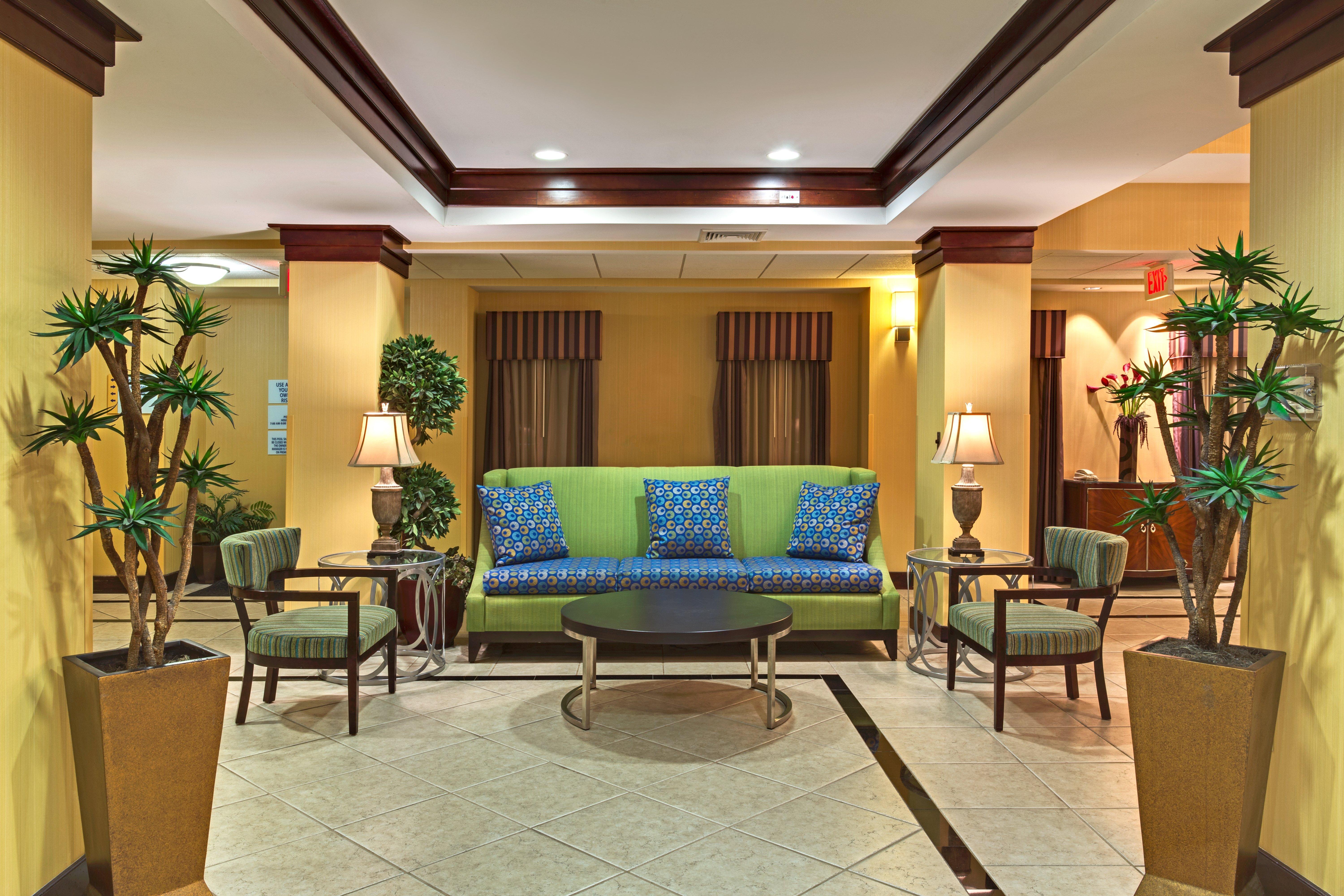 Holiday Inn Express Tower Center New Brunswick By Ihg Іст-Брансвік Екстер'єр фото