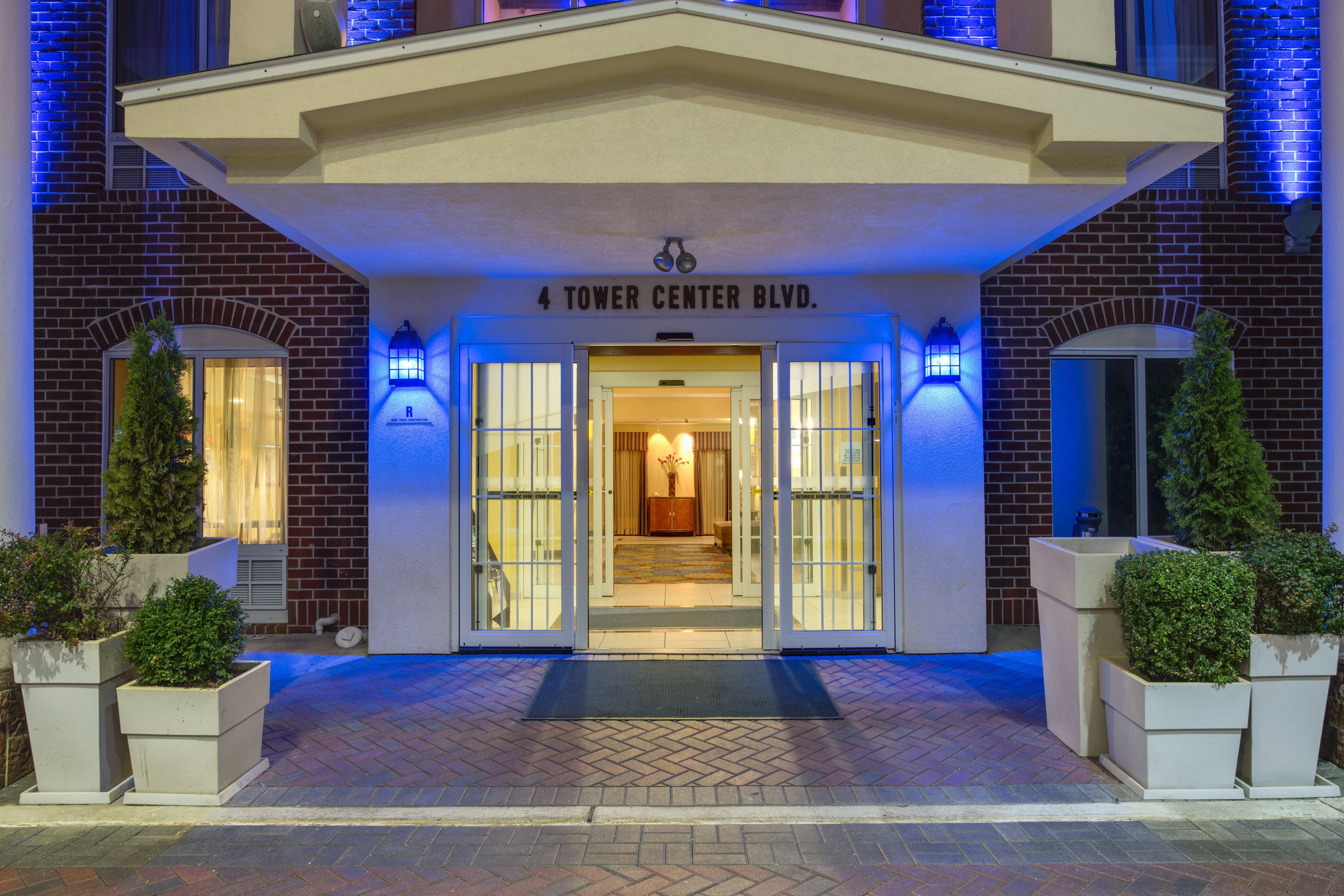 Holiday Inn Express Tower Center New Brunswick By Ihg Іст-Брансвік Екстер'єр фото