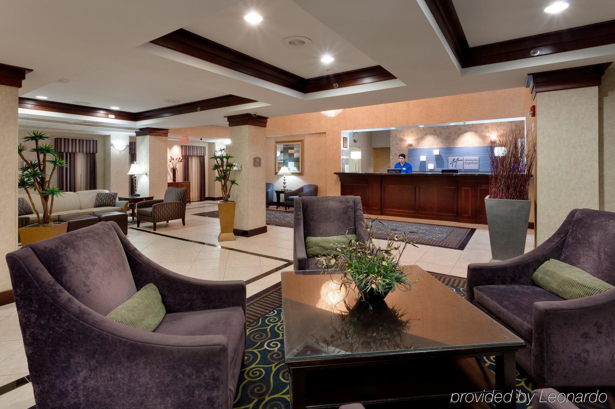 Holiday Inn Express Tower Center New Brunswick By Ihg Іст-Брансвік Екстер'єр фото