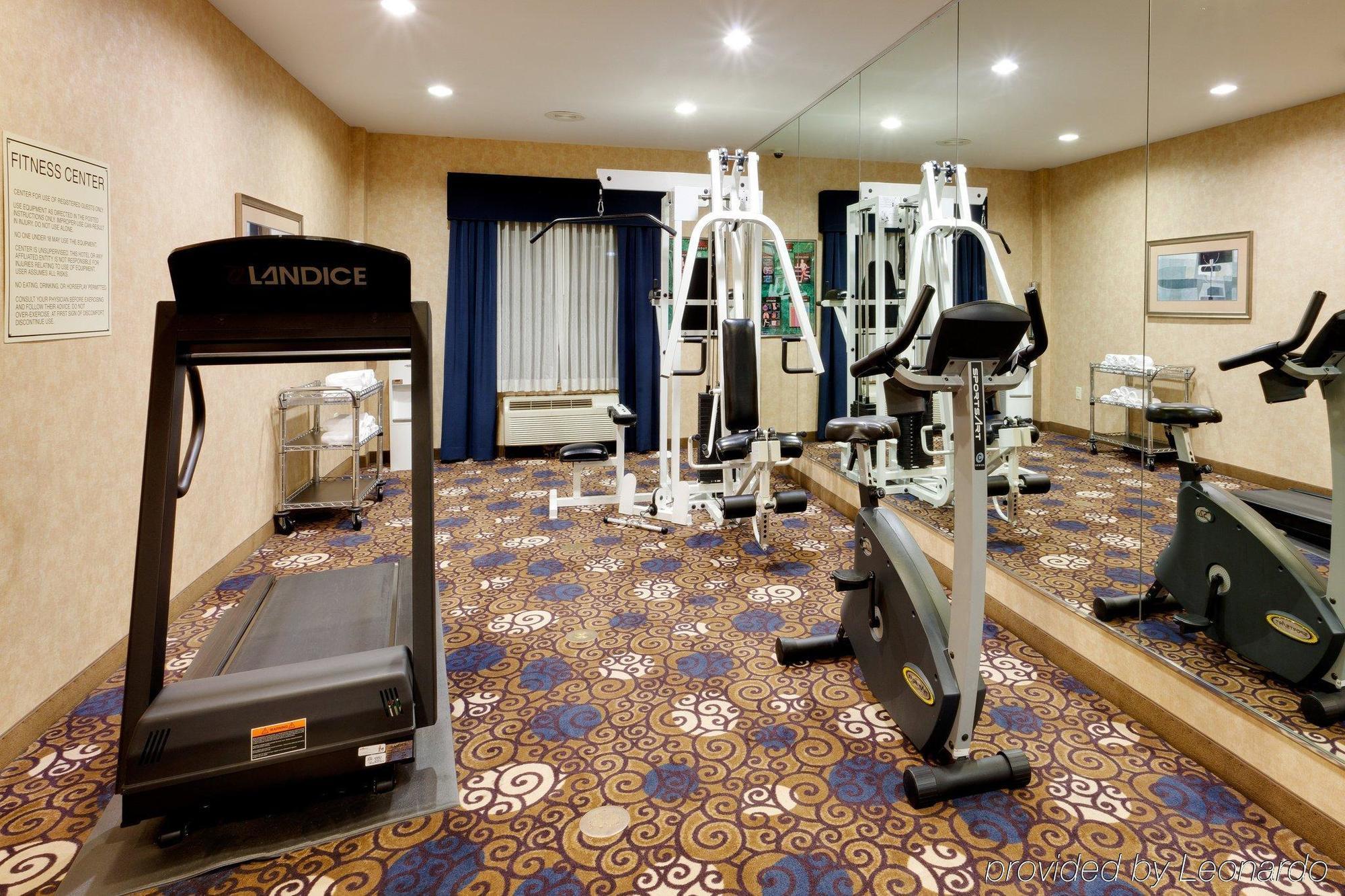 Holiday Inn Express Tower Center New Brunswick By Ihg Іст-Брансвік Екстер'єр фото