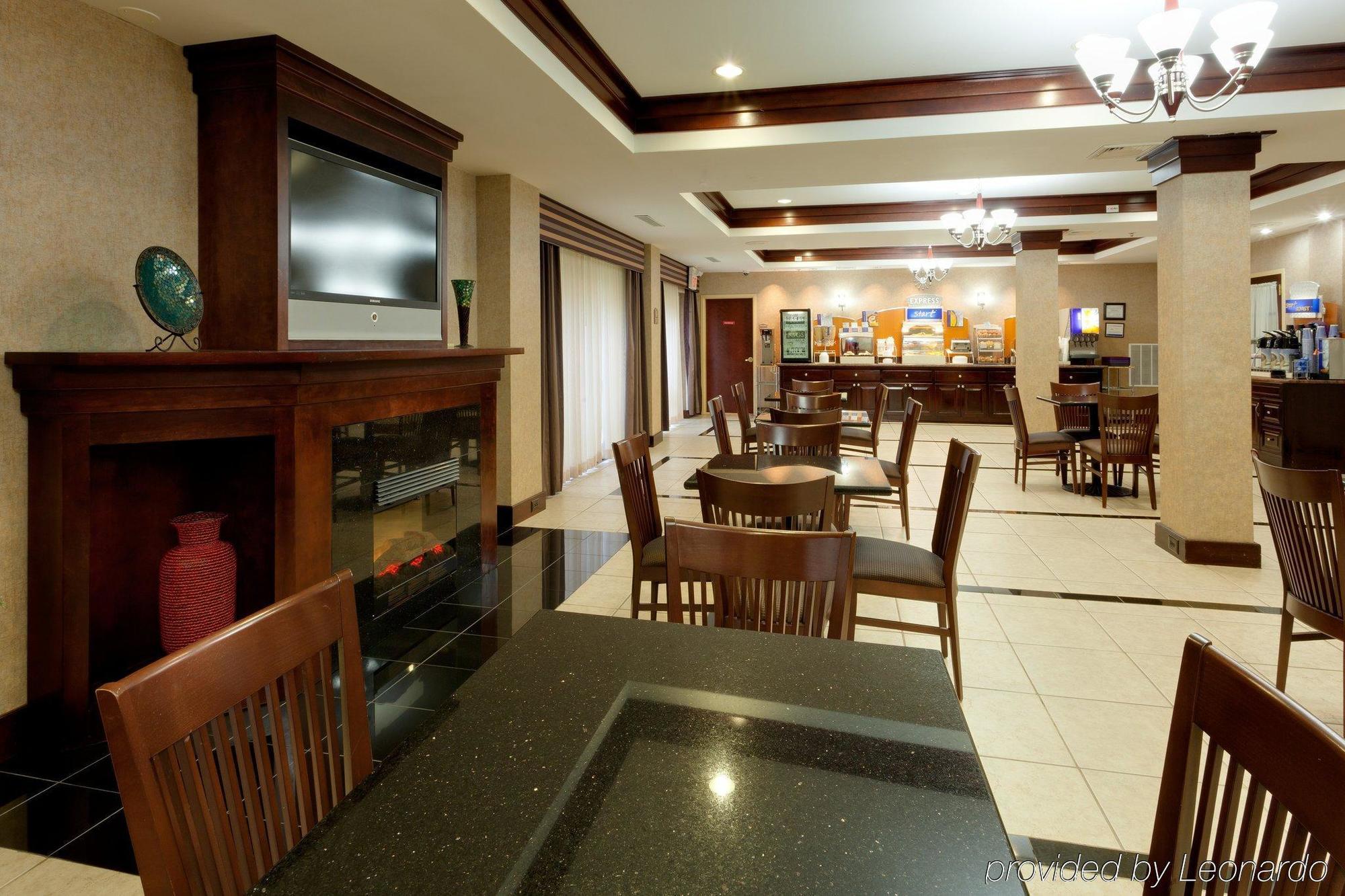 Holiday Inn Express Tower Center New Brunswick By Ihg Іст-Брансвік Екстер'єр фото