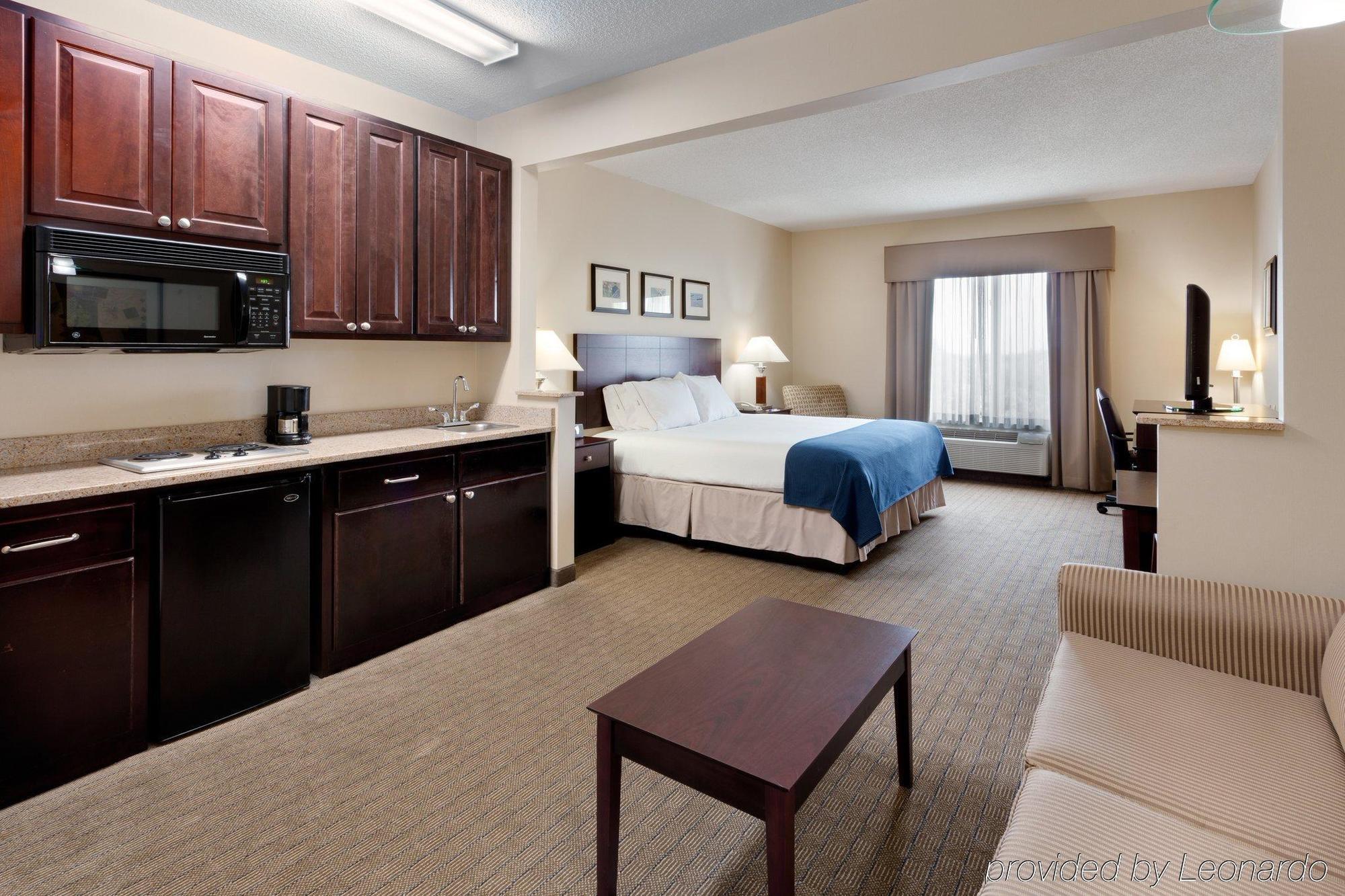 Holiday Inn Express Tower Center New Brunswick By Ihg Іст-Брансвік Екстер'єр фото