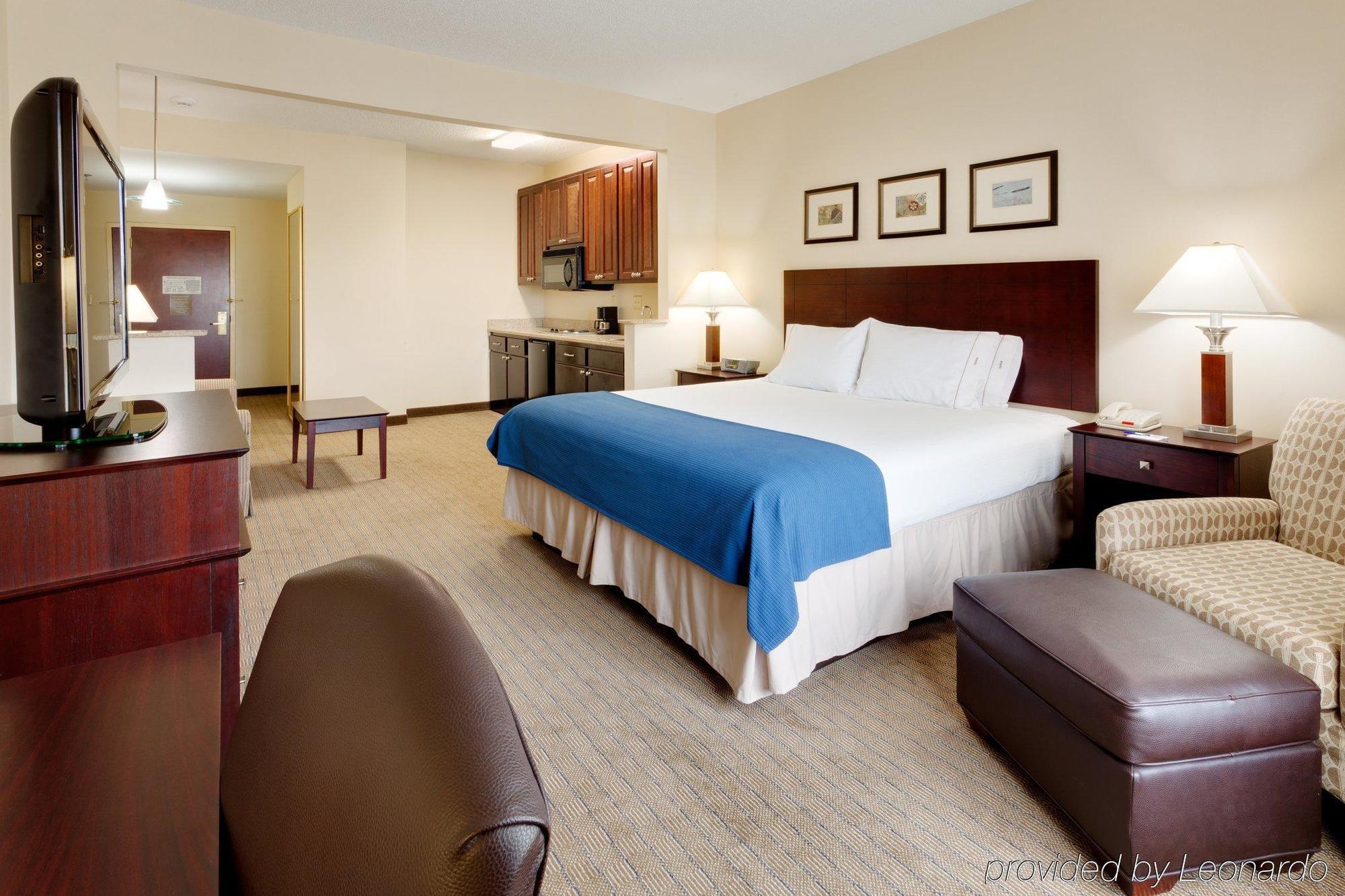 Holiday Inn Express Tower Center New Brunswick By Ihg Іст-Брансвік Екстер'єр фото