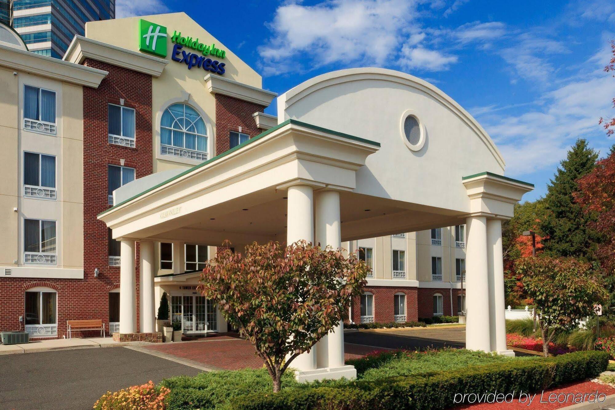 Holiday Inn Express Tower Center New Brunswick By Ihg Іст-Брансвік Екстер'єр фото